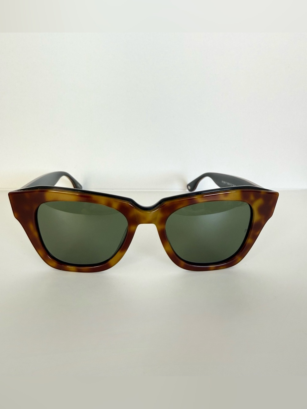 NEW!!! MO women sunglasses European brand Retail 320$